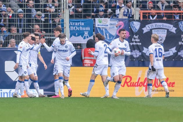20 12 2025, Football, Season 2025 2026, 2 Bundesliga, Matchday 17, VfL Bochum 1848 Karlsruher SC, The KSC players celebrate the goal to 1 by Marvin Wanitzek Karlsruher SC , Bochum Vonovia Ruhrstadion NRW Germany xRHR PHOTO DEx Copyright: DennisxEwert RHR-FOTOx RHR-FOTO DE