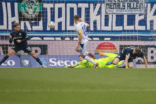20 12 2025, xgrfx, Soccer 2 Bundesliga, VfL Bochum Karlsruher SC v l Tor, Marvin Wanitzek Karlsruher SC DFL DFB REGULATIONS PROHIBIT ANY USE OF PHOTOGRAPHS as IMAGE SEQUENCES and or QUASI VIDEO Bochum