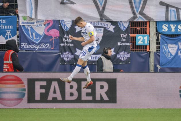 20 12 2025, xgrfx, Soccer 2 Bundesliga, VfL Bochum Karlsruher SC v l Tor, Marvin Wanitzek Karlsruher SC DFL DFB REGULATIONS PROHIBIT ANY USE OF PHOTOGRAPHS as IMAGE SEQUENCES and or QUASI VIDEO Bochum
