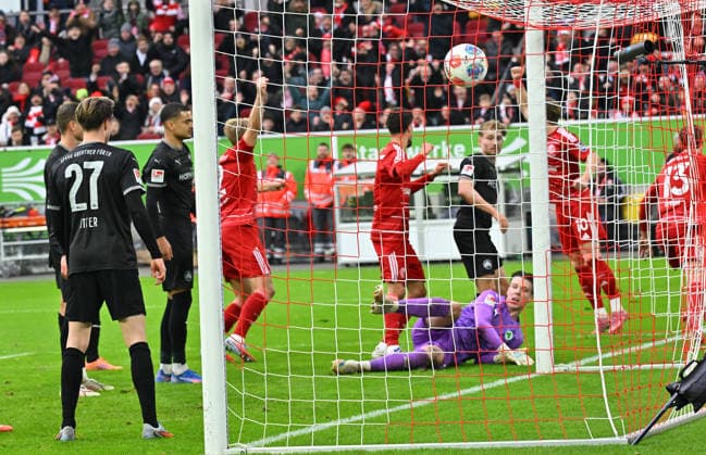 20 12 2025 Soccer season 2025 2026 2 Soccer Bundesliga 17 Matchday Fortuna Düsseldorf F95 SpVgg Greuther Fürth Kleeblatt Sportfoto Zink MeZi xmexzix DFL regulations prohibit any use of photographs as image sequences and or quasi video only for editorial use Treffer Goal Goal shot to 2 0 by Florent Muslija 24, Fortuna Düsseldorf F95 Timo Schlieck 21, SpVgg Greuther Fürth disappointed disappointment