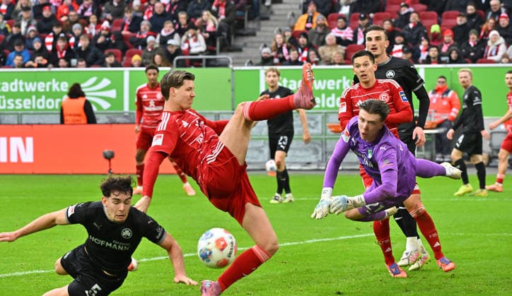 20 12 2025 Soccer season 2025 2026 2 Soccer Bundesliga 17 Matchday Fortuna Düsseldorf F95 SpVgg Greuther Fürth Kleeblatt Sportfoto Zink MeZi xmexzix DFL regulations prohibit any use of photographs as image sequences and or quasi video only for editorial use Cedric Itten 13, Fortuna Düsseldorf F95 Timo Schlieck 21, SpVgg Greuther Fürth, right