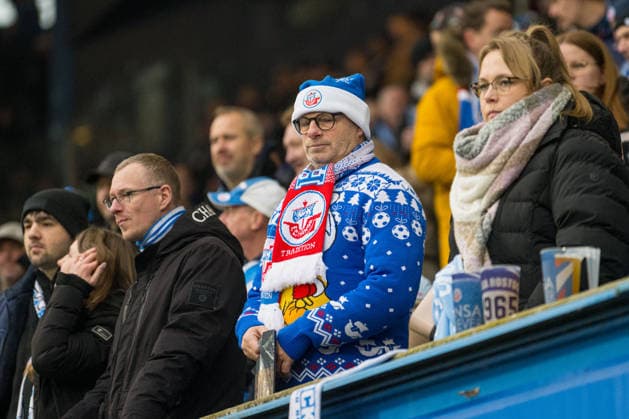 Rostock, Germany 20 December 2025 3 Liga 2025 2026 FC Hansa Rostock vs 1 FC Saarbrücken In picture Hansa fan in Christmas outfit DFB regulations prohibit any use of photographs as image sequences and or quasi video Copyright: xFotostandx xVoelkerx