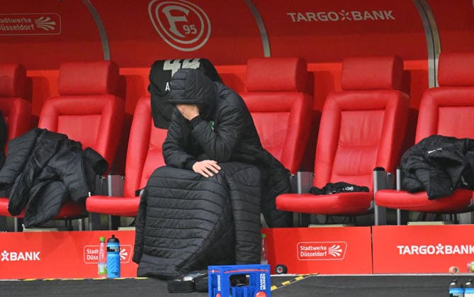 20 12 2025 Soccer season 2025 2026 2 Soccer Bundesliga 17 Matchday Fortuna Düsseldorf F95 SpVgg Greuther Fürth Kleeblatt Sportfoto Zink MeZi xmexzix DFL regulations prohibit any use of photographs as image sequences and or quasi video only for editorial use Philipp Ziereis 4, SpVgg Greuther Fürth disappointed disappointment