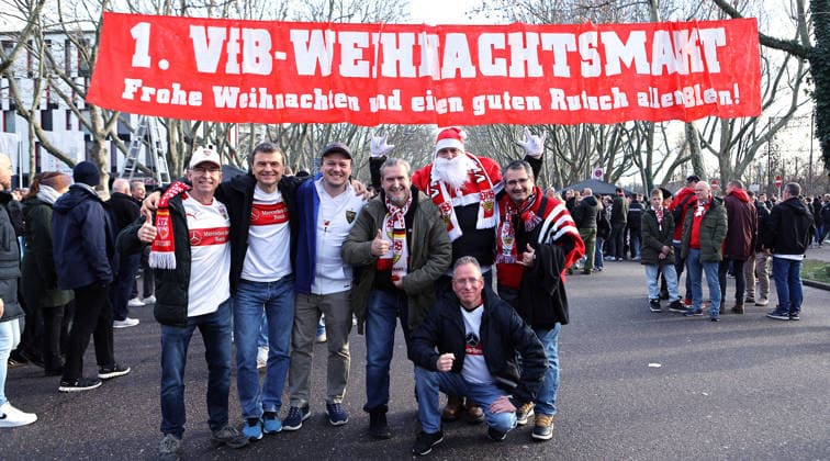 Stuttgart , Bundesliga Soccer VfB Stuttgart vs TSG 1899 Hoffenheim, Feature Fans at the Christmas Market According to the regulations of the DFL German Soccer League, it is prohibited to use or have used photographs taken in the stadium and or of the match in the form of sequential images and or video-like photo series