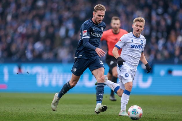 20 12 2025, Football, Season 2025 2026, 2 Bundesliga, Matchday 17, VfL Bochum 1848 Karlsruher SC, f l Leandro Morgalla VfL Bochum 1848 , Andreas Müller Karlsruher SC , Bochum Vonovia Ruhrstadion NRW Germany xRHR PHOTO DEx Copyright: DennisxEwert RHR-FOTOx RHR-FOTO DE