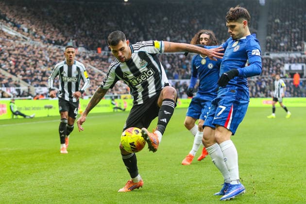 Newcastle United v Chelsea, Premier League Bruno Guimaraes Of Newcastle United in action during the Newcastle United v Chelsea Premier League match at St. James Park, Newcastle Upon Tyne, England on 20 December 2025 Credit: Lee Keuneke Every Second Media Editorial use only. All images are copyright Every Second Media Limited. No images may be reproduced without prior permission. All rights reserved. Premier League and Football League images are subject to licensing agreements with Football DataCo Limited. see https: www.football-dataco.com Copyright: xIMAGO EveryxSecondxMediax ESM-1718-0082 LeexKeunekex xEveryxSecondxMediax