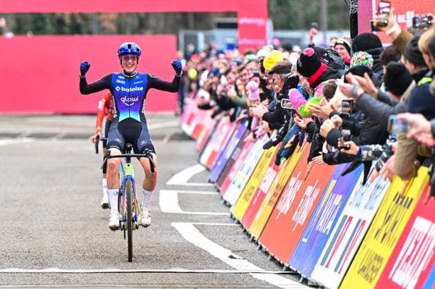 UCI Cyclocross World Cup 2025-2026 Antwerpen ANTWERPEN, BELGIUM - DECEMBER 20 : Brand Lucinda of Baloise Glowi Lions celebrating her victory during the 5th leg of the Antwerpen UCI Cyclocross World Cup 2025-2026 a cyclocross race for Men Women on December 20, 2025 in Antwerpen, Belgium, 20 12 2025 ( Antwerpen Belgium  Copyright: xPeterxDexVoechtx