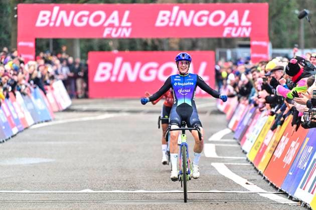 UCI Cyclocross World Cup 2025-2026 Antwerpen ANTWERPEN, BELGIUM - DECEMBER 20 : Brand Lucinda of Baloise Glowi Lions celebrating her victory during the 5th leg of the Antwerpen UCI Cyclocross World Cup 2025-2026 a cyclocross race for Men Women on December 20, 2025 in Antwerpen, Belgium, 20 12 2025 ( Antwerpen Belgium  Copyright: xPeterxDexVoechtx
