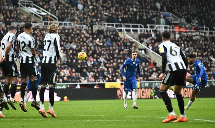 Reece James of Chelsea scores their first goal Newcastle United v Chelsea, Premier League, Football, St James Park, Newcastle, UK - 20 Dec 2025Newcastle St James Park United Kingdom EDITORIAL USE ONLY No use with unauthorised audio, video, data, fixture lists, club league logos or live services. Online in-match use limited to 120 images, no video emulation. No use in betting, games or single club league player publications. Copyright: xRichardxLee Shutterstockx 16148796br