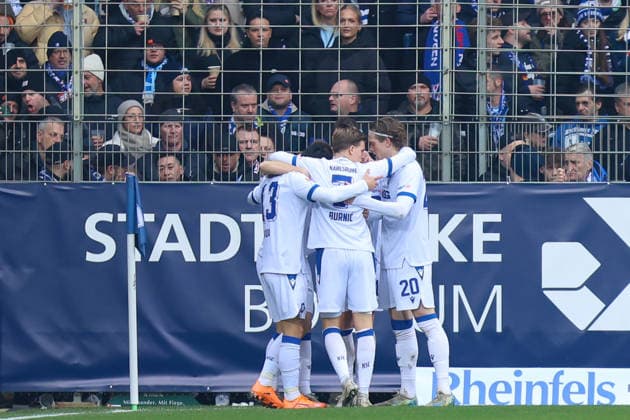 Goal celebration for 1 1 by Marvin Wanitzek Karlsruher SC GER, VfL Bochum vs Karlsruher SC, Football, 2 Liga, Matchday 17, Season 2025 2026, 20 12 2025 DFL REGULATIONS PROHIBIT ANY USE OF PHOTOGRAPHS AS IMAGE SEQUENCES AND OR QUASI VIDEO GER, VfL Bochum vs Karlsruher SC, Football, 2 Liga, Matchday 17, Season 2025 2026, 20 12 2025 Bochum Copyright: xEibner-Pressefoto FrankxZeisingx EP_FZG
