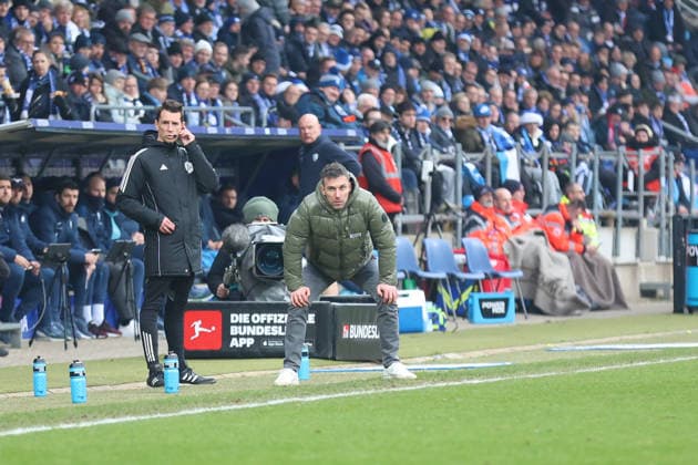 Christian Eichner Head Coach Karlsruher SC GER, VfL Bochum vs Karlsruher SC, Football, 2 Liga, Matchday 17, Season 2025 2026, 20 12 2025 DFL REGULATES PROHIBIT ANY USE OF PHOTOGRAPHS AS IMAGE SEQUENCES AND OR QUASI VIDEO GER, VfL Bochum vs Karlsruher SC, Football, 2 Liga, Matchday 17, Season 2025 2026, 20 12 2025 Bochum Copyright: xEibner-Pressefoto FrankxZeisingx EP_FZG