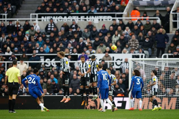 Newcastle United v Chelsea Premier League 20 12 2025. Reece James of Chelsea scores his sides first goal of the match from a free kick 2-1 during the Premier League match between Newcastle United and Chelsea at St. James s Park, Newcastle, England on 20 December 2025. Newcastle St. James s Park Tyne and Wear England Editorial use only DataCo restrictions apply See www.football-dataco.com , Copyright: xCraigxCowanx PSI-23444-0064