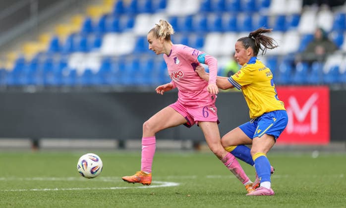 GER, Hoffenheim, TSG Hoffenheim vs Carl Zeiss Jena, Google Pixel Womens Bundesliga, Football, DFB, Season 2025 2026, Dietmar Hopp Stadium, 14 Matchday in picture v l Vanessa Diehm TSG 1899 Hoffenheim Women 6 , Noemi Gentile FC Carl Zeiss Jena Women 25 DFB DFL REGULATIONS PROHIBIT ANY USE OF PHOTOGRAPHS AS IMAGE SEQUENCES AND OR QUASI VIDEO, 20 12 2025 Copyright: HMBxMedia HendrikxHamelau