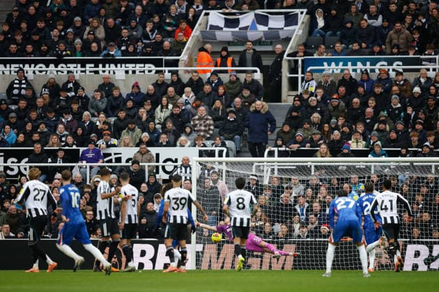 Newcastle United v Chelsea Premier League 20 12 2025. Reece James of Chelsea scores his sides first goal of the match 2-1 during the Premier League match between Newcastle United and Chelsea at St. James s Park, Newcastle, England on 20 December 2025. Newcastle St. James s Park Tyne and Wear England Editorial use only DataCo restrictions apply See www.football-dataco.com , Copyright: xCraigxCowanx PSI-23444-0066