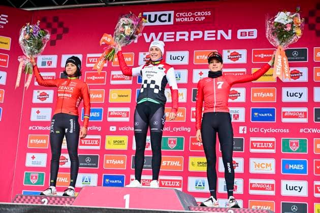 UCI Cyclocross World Cup 2025-2026 Antwerpen ANTWERPEN, BELGIUM - DECEMBER 20 : Brand Lucinda of Baloise Glowi Lions, Alvarado Ceylin del Carmen of Fenix-Deceuninck, Van Alphen Aniek (NED) of Cyclocross Reds on the podium during the 5th leg of the Antwerpen UCI Cyclocross World Cup 2025-2026 a cyclocross race for Men Women on December 20, 2025 in Antwerpen, Belgium, 20 12 2025 ( Antwerpen Belgium  Copyright: xPeterxDexVoechtx