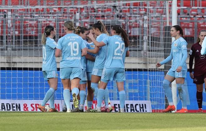 20 12 2025 Soccer Season 2025 2026 1 Womens Soccer Bundesliga 14 Matchday 1 FC Nuremberg FCN Club 1 FC Union Berlin Sportfoto Zink DaMa xdaxmax Jubel Freude Torjubel nach Tor zum 0 2 Lisa Heiseler 7, 1 FC Union Berlin und Mannschaft Team jubelt freue sich Torschütze Lisa Heiseler 7, 1 FC Union Berlin