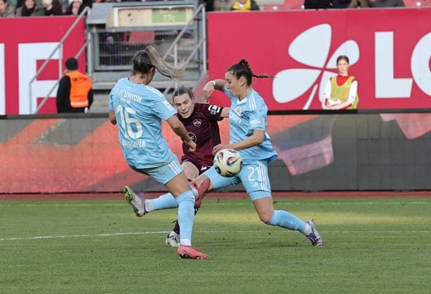 20 12 2025 Soccer season 2025 2026 1 Womens Soccer Bundesliga 14 Matchday 1 FC Nuremberg FCN Club 1 FC Union Berlin Sportfoto Zink DaMa xdaxmax Nastassja Lein 24, 1 FC Nuremberg FCN with shot on goal