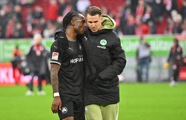 20 12 2025 Soccer season 2025 2026 2 Soccer Bundesliga 17 Matchday Fortuna Düsseldorf F95 SpVgg Greuther Fürth Kleeblatt Sportfoto Zink MeZi xmexzix DFL regulations prohibit any use of photographs as image sequences and or quasi video only for editorial use Noel Futkeu 9, SpVgg Greuther Fürth Felix Klaus 30, SpVgg Greuther Fürth, right disappointed Disappointment after the end of the game