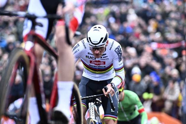 Dutch Tibor Del Grosso pictured during the men s elite race of the World Cup cyclocross cycling event in Antwerp on Saturday 20 December 2025, the fifth stage (out of 12) of the UCI World Cup competition. JASPERxJACOBS  x150341871x