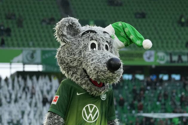 Wölfli, Mascot, Wolf , Germany, Football, 1 Bundesliga, 15 Matchday, 2025 2026, VfL Wolfsburg vs SC Freiburg, 20 12 2025, Volkswagen Arena, Wolfsburg, Germany DFL REGULATIONS PROHIBIT ANY USE OF PHOTOGRAPHS AS IMAGE SEQUENCES AND OR QUASI VIDEO Wolfsburg Volkswagen Arena Niedersachsen Germany Copyright: xArnexAmbergx