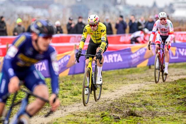 UCI Cyclocross World Cup 2025-2026 Antwerpen ANTWERPEN, BELGIUM - DECEMBER 20 : Van Aert Wout of Team Visma Lease a Bike in action during the 5th leg of the Antwerpen UCI Cyclocross World Cup 2025-2026 a cyclocross race for Men Women on December 20, 2025 in Antwerpen, Belgium, 20 12 2025 ( Antwerpen Belgium  Copyright: xPeterxDexVoechtx