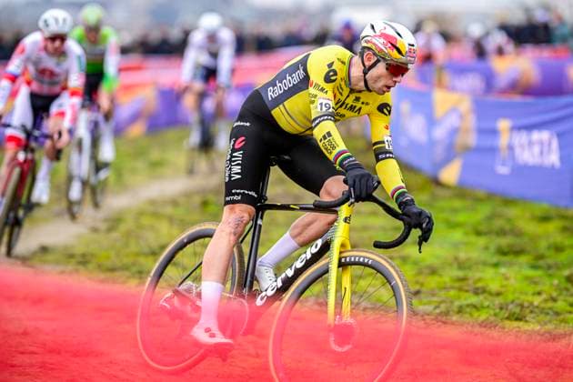 UCI Cyclocross World Cup 2025-2026 Antwerpen ANTWERPEN, BELGIUM - DECEMBER 20 : Van Aert Wout of Team Visma Lease a Bike in action during the 5th leg of the Antwerpen UCI Cyclocross World Cup 2025-2026 a cyclocross race for Men Women on December 20, 2025 in Antwerpen, Belgium, 20 12 2025 ( Antwerpen Belgium  Copyright: xPeterxDexVoechtx