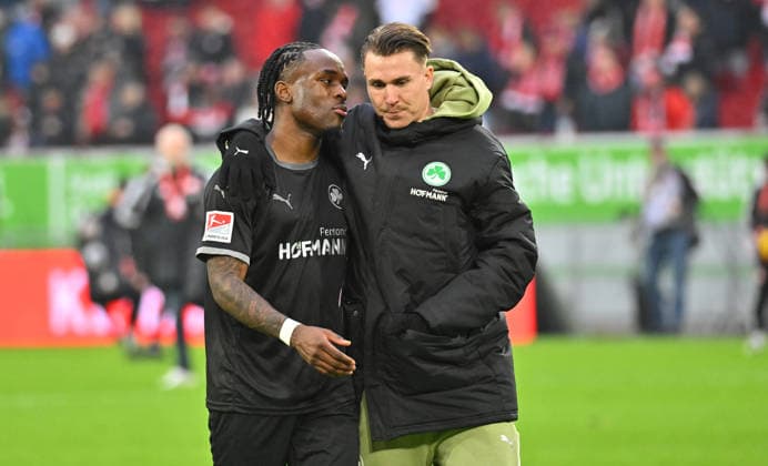 20 12 2025 Soccer season 2025 2026 2 Soccer Bundesliga 17 Matchday Fortuna Düsseldorf F95 SpVgg Greuther Fürth Kleeblatt Sportfoto Zink MeZi xmexzix DFL regulations prohibit any use of photographs as image sequences and or quasi video only for editorial use Noel Futkeu 9, SpVgg Greuther Fürth Felix Klaus 30, SpVgg Greuther Fürth, right disappointed Disappointment after the end of the game