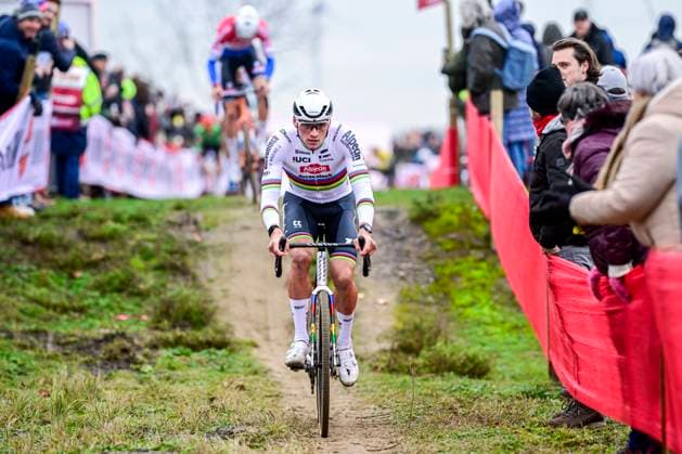 UCI Cyclocross World Cup 2025-2026 Antwerpen ANTWERPEN, BELGIUM - DECEMBER 20 : Van der Poel Mathieu of Alpecin - Deceuninck in action during the 5th leg of the Antwerpen UCI Cyclocross World Cup 2025-2026 a cyclocross race for Men Women on December 20, 2025 in Antwerpen, Belgium, 20 12 2025 ( Antwerpen Belgium  Copyright: xPeterxDexVoechtx