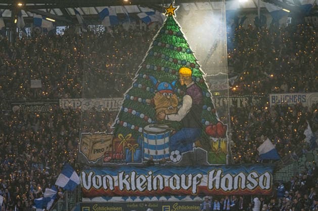 Rostock, Germany 20 December 2025 3 Liga 2025 2026 FC Hansa Rostock vs 1 FC Saarbrücken In the picture In the picture of kkein auf hansa weihnachten choreo in block 8 9 DFB regulations prohibit any use of photographs as image sequences and or quasi video Copyright: xFotostandx xVoelkerx