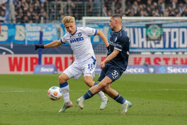 20 12 2025, xgrfx, Soccer 2 Bundesliga, VfL Bochum Karlsruher SC v l Andreas Müller Karlsruher SC , Philipp Hofmann VfL Bochum DFL DFB REGULATIONS PROHIBIT ANY USE OF PHOTOGRAPHS as IMAGE SEQUENCES and or QUASI VIDEO Bochum