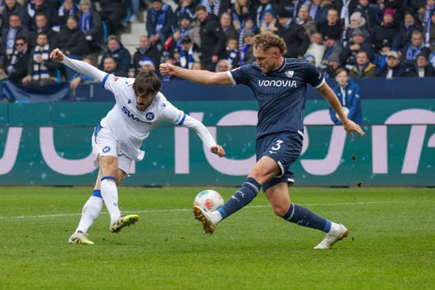 20 12 2025, xgrfx, Soccer 2 Bundesliga, VfL Bochum Karlsruher SC v l Roko Simic Karlsruher SC , Philipp Strompf VfL Bochum DFL DFB REGULATIONS PROHIBIT ANY USE OF PHOTOGRAPHS as IMAGE SEQUENCES and or QUASI VIDEO Bochum