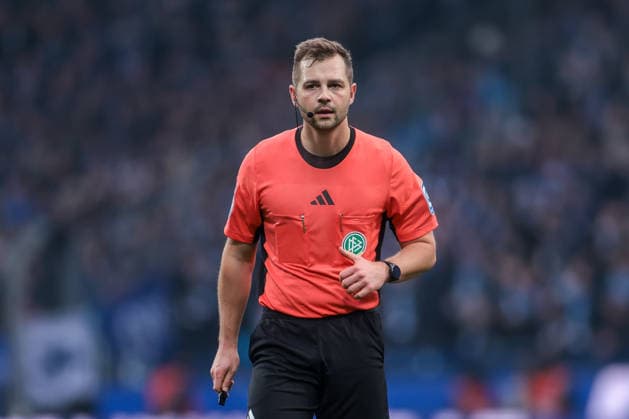 20 12 2025, Football, Season 2025 2026, 2 Bundesliga, Matchday 17, VfL Bochum 1848 Karlsruher SC, Referee Marc Philip Eckermann GER , Bochum Vonovia Ruhrstadion NRW Germany xRHR PHOTO DEx Copyright: DennisxEwert RHR-FOTOx RHR-FOTO DE