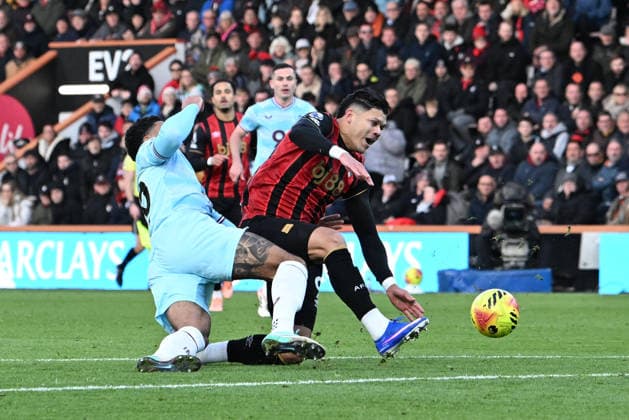 Bournemouth v Burnley, Premier League Evanilson (9) of AFC Bournemouth is tackled by Josh Laurent (29) of Burnley during the Premier League match between Bournemouth and Burnley at the Vitality Stadium, Bournemouth, UK on 20 December 2025. Bournemouth Vitality Stadium Dorset UK Editorial use only DataCo restrictions apply See www.football-dataco.com , Copyright: xGrahamxHuntx PSI-23457-0051