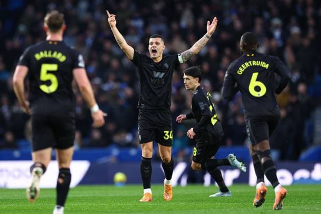 Granit Xhaka of Sunderland reacts after being fouled Brighton and Hove Albion v Sunderland, Premier League, Football, American Express Community Stadium, Brighton, UK - 20 Dec 2025Brighton American Express Community Stadi United Kingdom EDITORIAL USE ONLY No use with unauthorised audio, video, data, fixture lists, club league logos or live services. Online in-match use limited to 120 images, no video emulation. No use in betting, games or single club league player publications. Copyright: xSimonxDael Shutterstockx 16148935n