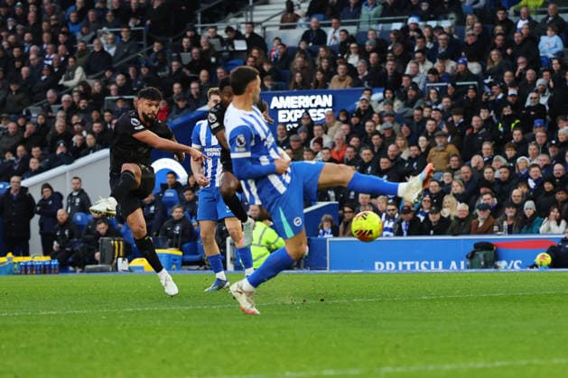 Football - 2025 2026 Premier League - Brighton & Hove Albion vs Sunderland - The Amex - Saturday 20th December 2025 Omar Alderete of Sunderland gets a shot on goal during the Premier League match at the Amex Stadium COLORSPORT Shaun Boggust 