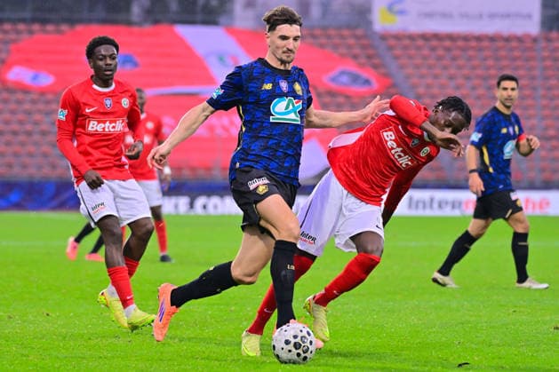FOOTBALL : Lusitanos vs Lillle - Coupe de France - 20 12 2025 Thomas Meunier ( Lille ) during the French Cup match between US Lusitanos Saint Maur and Lille OSC at Stade Duvauchelle on December 20, 2025 in Creteil, France. CreteilFrance  Copyright: xFedericoxPestellinix