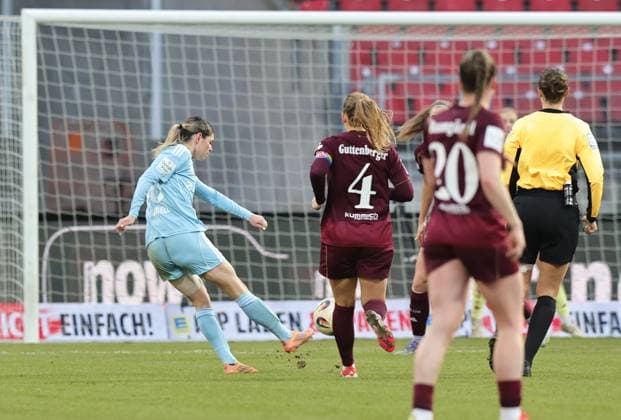 20 12 2025 Soccer season 2025 2026 1 Womens Soccer Bundesliga 14 Matchday 1 FC Nuremberg FCN Club 1 FC Union Berlin Sportfoto Zink DaMa xdaxmax Eileen Campbell 10, 1 FC Union Berlin with shot on goal