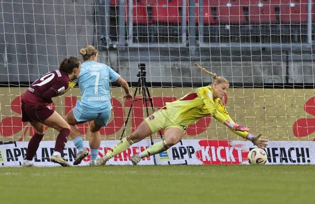 20 12 2025 Soccer Season 2025 2026 1 Womens Soccer Bundesliga 14 Matchday 1 FC Nuremberg FCN Club 1 FC Union Berlin Sportfoto Zink DaMa xdaxmax Larissa Rusek 21, 1 FC Nuremberg FCN holds shot on goal