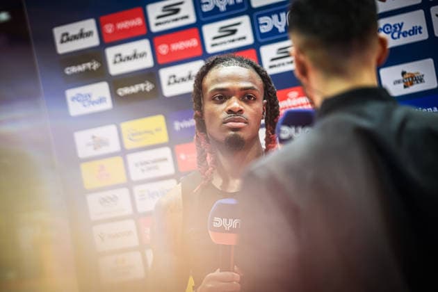 easycredit BBL Basketball Bundesliga 2025 2026 11 Matchday 20 12 2025 Science City Jena vs BMA365 Bamberg Baskets v li at DYN before the game in an interview Cobe Williams Bamberg with Lino Atmowihardjo Sparkassen Arena