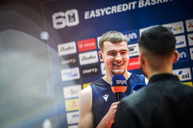 easycredit BBL Basketball Bundesliga 2025 2026 11 Matchday 20 12 2025 Science City Jena vs BMA365 Bamberg Baskets v li Lorenz Bank Jena in an interview at DYN Bank had extended his contract by 2 years before the game Sparkassen Arena