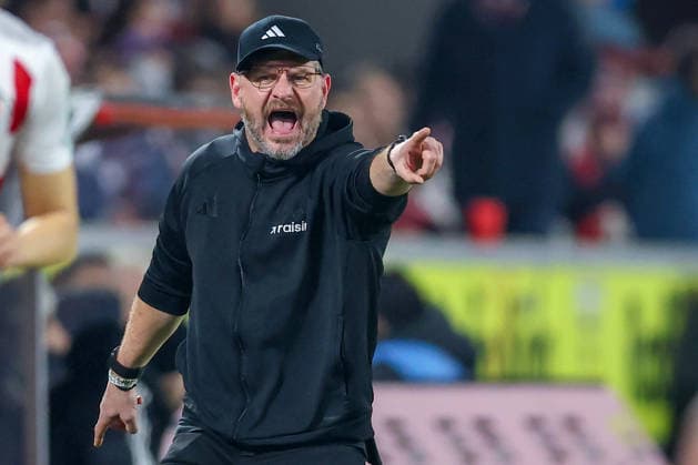 20.12.2025, Fußball, 1. FC Köln - FC Union Berlin, 1. Fußball Bundesliga, 15. Spieltag, RheinEnergie-STADION, Saison 2025 2026: Cheftrainer Steffen Baumgart (Union Berlin hc) gestikulierend am Spielfeldrand gestikulierend am Spielfeldrand DFB regulations prohibit any use of photographs as image sequences and or quasi-video. Nordrhein-Westfalen Deutschland *** 20 12 2025, Football, 1 FC Köln FC Union Berlin, 1 Fußball Bundesliga, 15 Matchday, RheinEnergie STADION, Season 2025 2026 Head coach Steffen Baumgart Union Berlin hc gesticulating on the sidelines gesticulating on the sidelines DFB regulations prohibit any use of photographs as image sequences and or quasi video Nordrhein Westfalen Germany