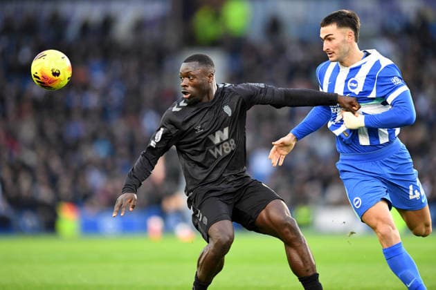 Brighton and Hove Albion v Sunderland, Premier League Brian Brobbey Forward of Sunderland and Diego Coppola Defender of Brighton and Hove Albion in action during the Premier League match between Brighton and Hove Albion and Sunderland at the American Express Stadium, Brighton and Hove, England on 20 December 2025. Brighton and Hove American Express Stadium East Sussex UK Editorial use only DataCo restrictions apply See www.football-dataco.com , Copyright: xJeffxMoodx PSI-23454-0023