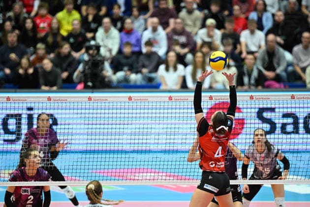 Emma Grome Dresdner SC, 4 Dresdner SC vs Schwarz Weiß Erfurt, 1 Volleyball Bundesliga Damen, Spielzeit 2025 2026, 20 12 2025 Dresdner SC vs Schwarz Weiß Erfurt, 1 Volleyball Bundesliga Damen, Spielzeit 2025 2026, 20 12 2025 Dresden Copyright: xEibner-Pressefoto xHoepnerx EP_PHR