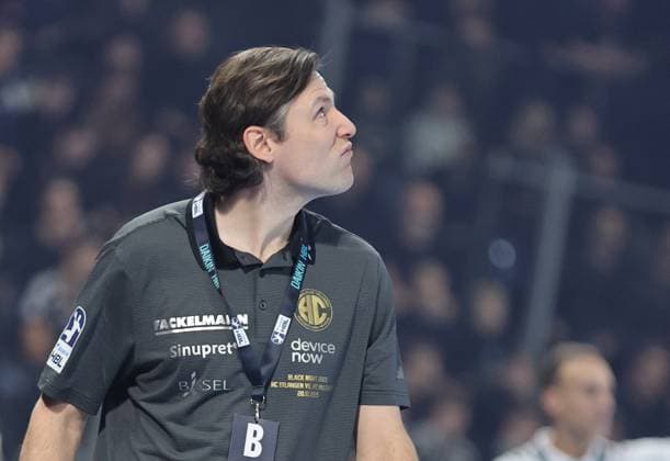 20 12 2025 Handball 1 Bundesliga DAIKIN HBL Season 2025 2026 18 Matchday HC Erlangen Metropolregion Nuremberg HCE MT Melsungen DaMa xdaxmax Johannes Sellin Coach HC Erlangen HCE thoughtful disappointed disappointment