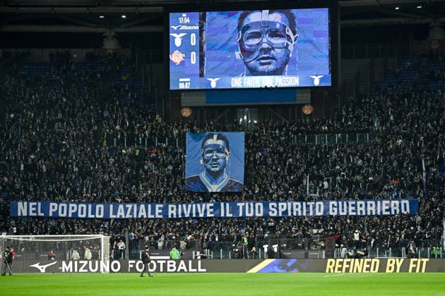 Foto IPP Cavaliere Emiliano. Roma 20 12 2025. Calcio Campionato Serie A 2025-2026. Lazio - Cremonese. Nella foto: striscione in memoria di Sinisa Mihajlovic. Italy Photo Press - World Copyright italy ITALY  Copyright: xR4924_italyphotopressx
