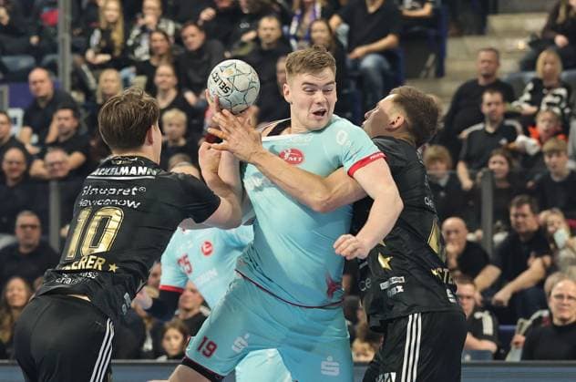 20 12 2025 Handball 1 Bundesliga DAIKIN HBL Season 2025 2026 18 Matchday HC Erlangen Metropolregion Nürnberg HCE MT Melsungen DaMa xdaxmax Florian Scheerer 10, HC Erlangen HCE Reynir Thor Stefansson 19, MT Melsungen Christoph Steinert 44, HC Erlangen HCE