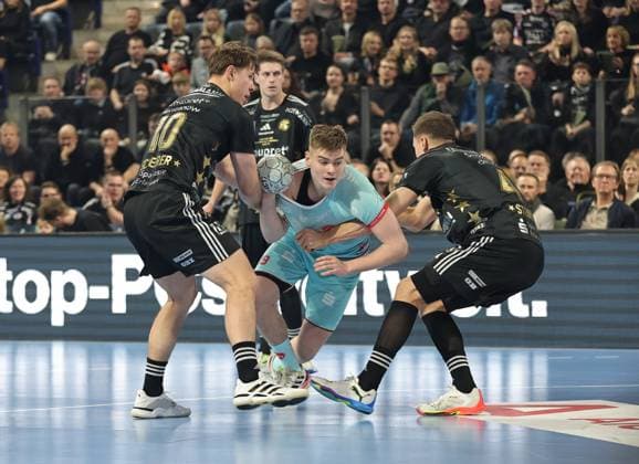20 12 2025 Handball 1 Bundesliga DAIKIN HBL Season 2025 2026 18 Matchday HC Erlangen Metropolregion Nürnberg HCE MT Melsungen DaMa xdaxmax Florian Scheerer 10, HC Erlangen HCE Reynir Thor Stefansson 19, MT Melsungen Christoph Steinert 44, HC Erlangen HCE