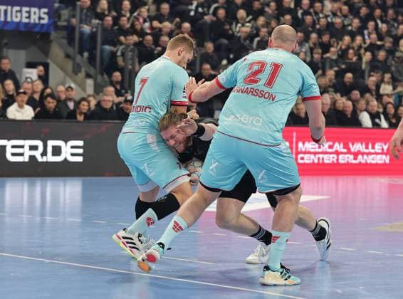 20 12 2025 Handball 1 Bundesliga DAIKIN HBL Season 2025 2026 18 Matchday HC Erlangen Metropolregion Nuremberg HCE MT Melsungen DaMa xdaxmax David Mandic 7, MT Melsungen Maciej Gebala 77, HC Erlangen HCE Arnar Freyr Arnarsson 21, MT Melsungen