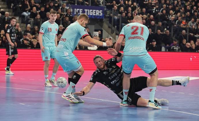 20 12 2025 Handball 1 Bundesliga DAIKIN HBL Season 2025 2026 18 Matchday HC Erlangen Metropolregion Nuremberg HCE MT Melsungen DaMa xdaxmax David Mandic 7, MT Melsungen Maciej Gebala 77, HC Erlangen HCE Arnar Freyr Arnarsson 21, MT Melsungen