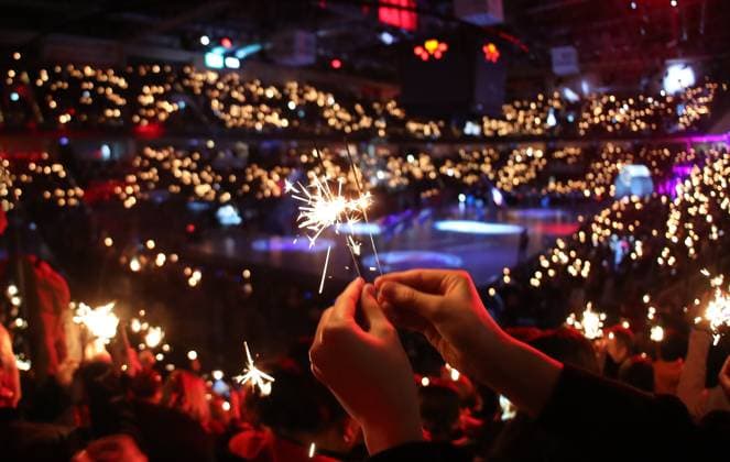 20 12 2025 Handball 1 Bundesliga DAIKIN HBL Season 2025 2026 18 Matchday HC Erlangen Metropolregion Nuremberg HCE MT Melsungen DaMa xdaxmax Symbol image Symbol photo Feature Impression Choreography before the start of the match with sparklers